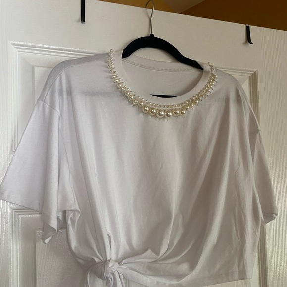 Tops - Brand new white crop top pearl top